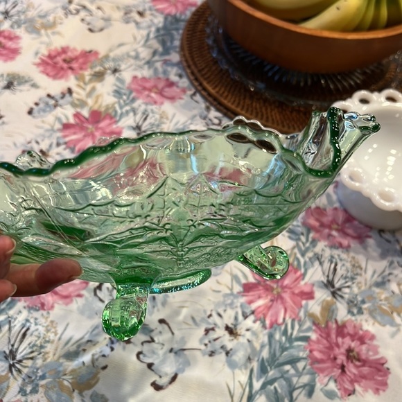 Stag & Holly Green FENTON 10" Round 3-Toed Crimped Uranium Glass Bowl - Picture 5 of 13